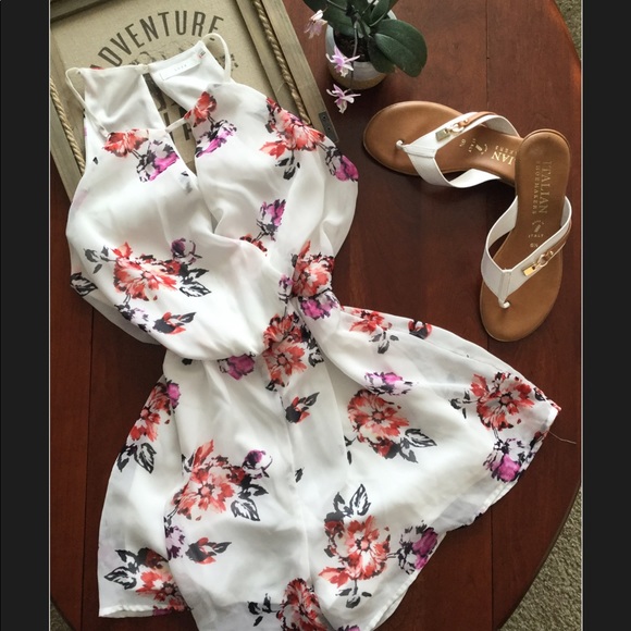 SOLD🚫NWOT Lush White Floral Surplice Romper - Picture 3 of 5